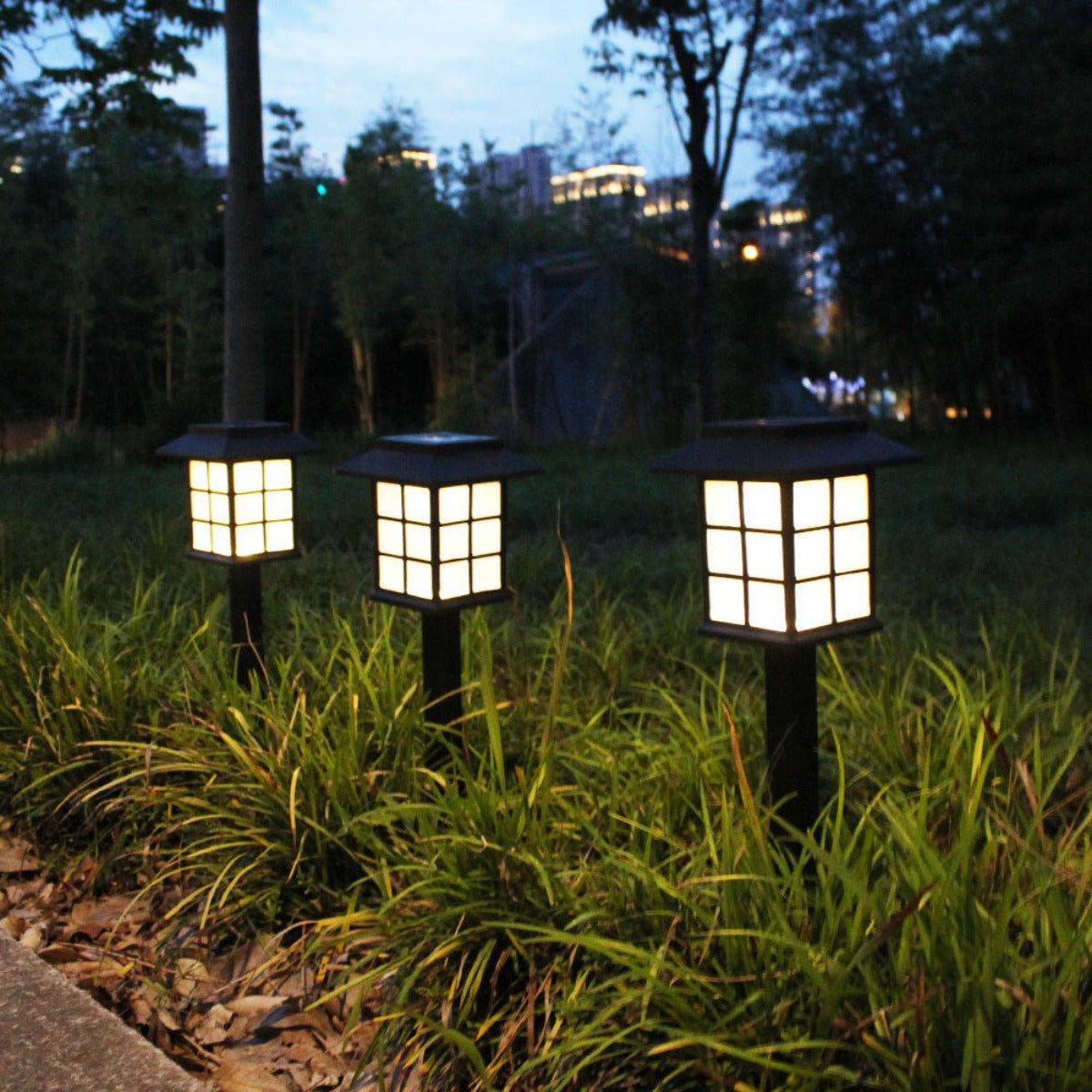 Outdoor solar lawn light