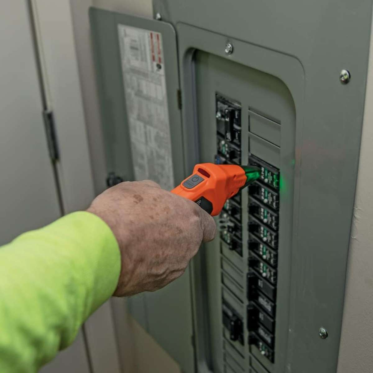 Klein Tools ET310 AC Circuit Breaker Finder, Electrical Tester, and Voltage Tester