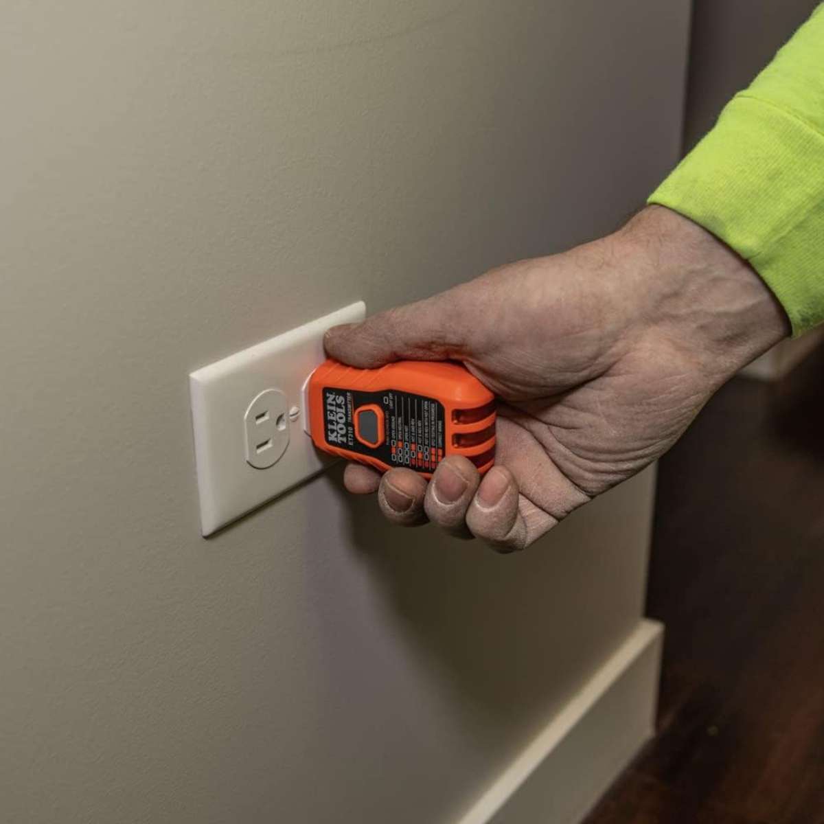 Klein Tools ET310 AC Circuit Breaker Finder, Electrical Tester, and Voltage Tester