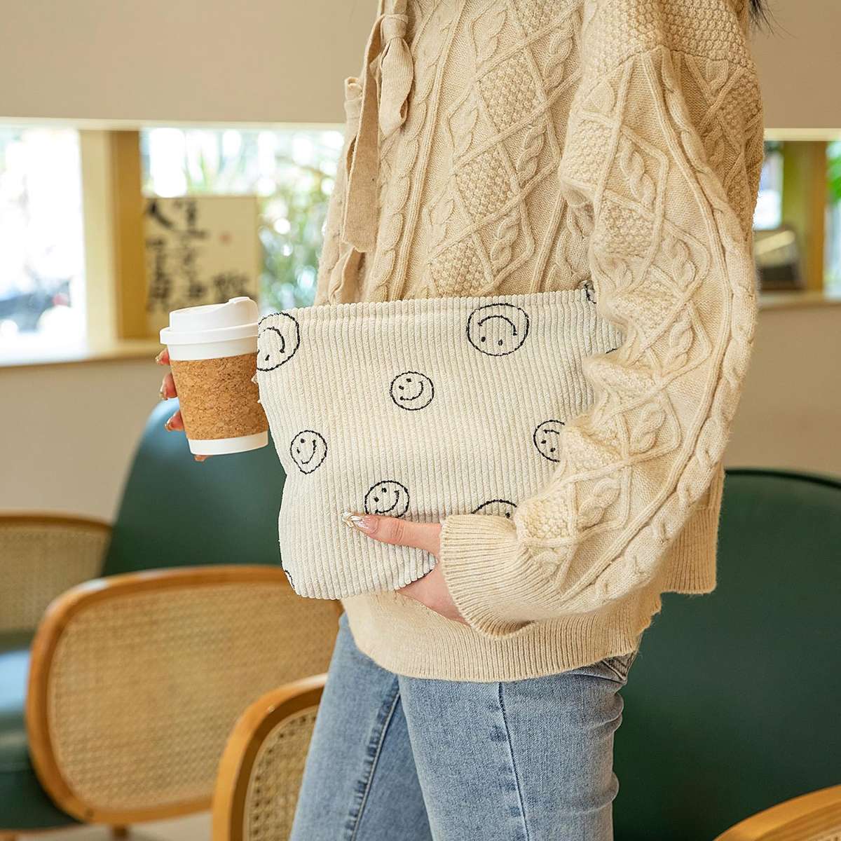 Women's Cosmetic Bag (Beige)