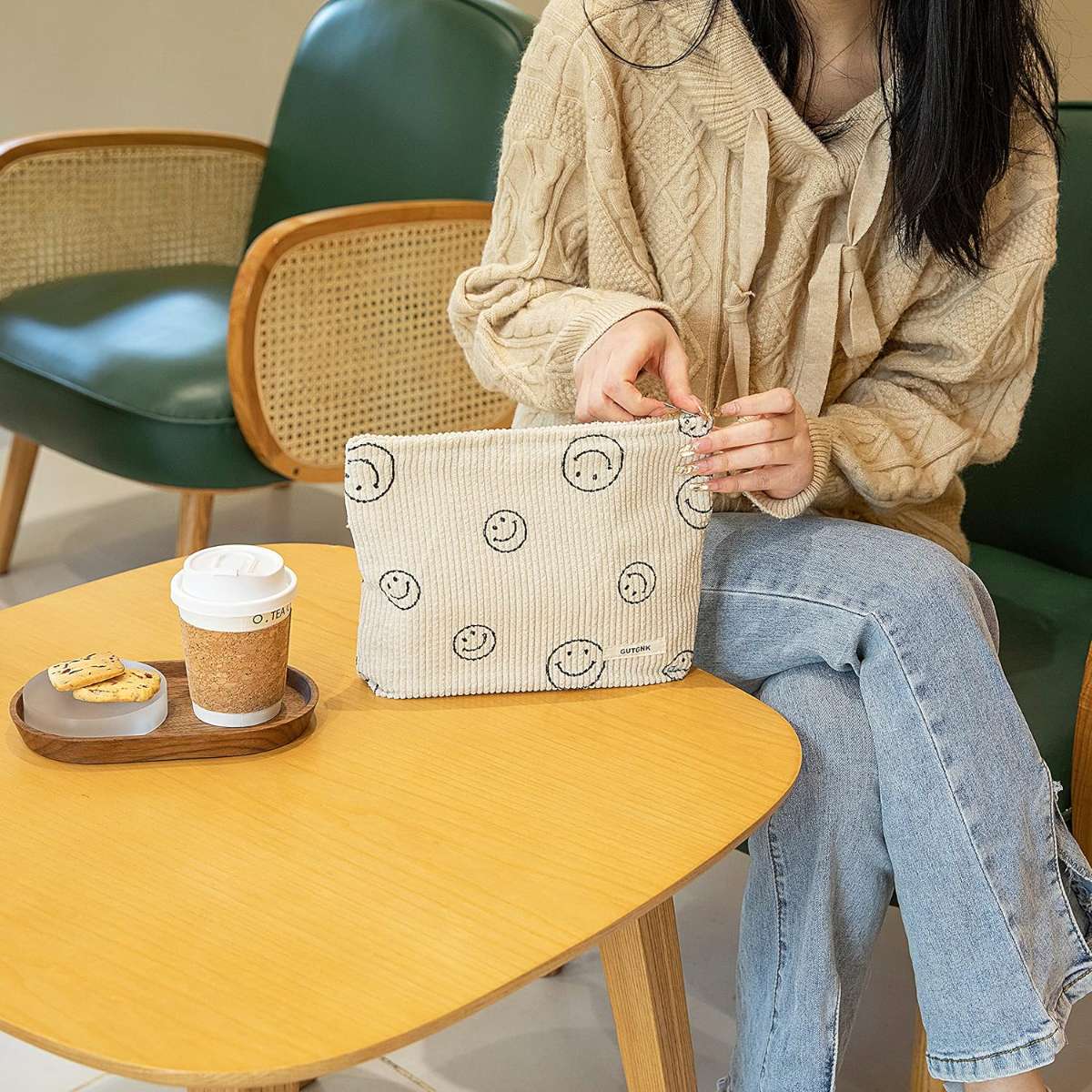 Women's Cosmetic Bag (Beige)