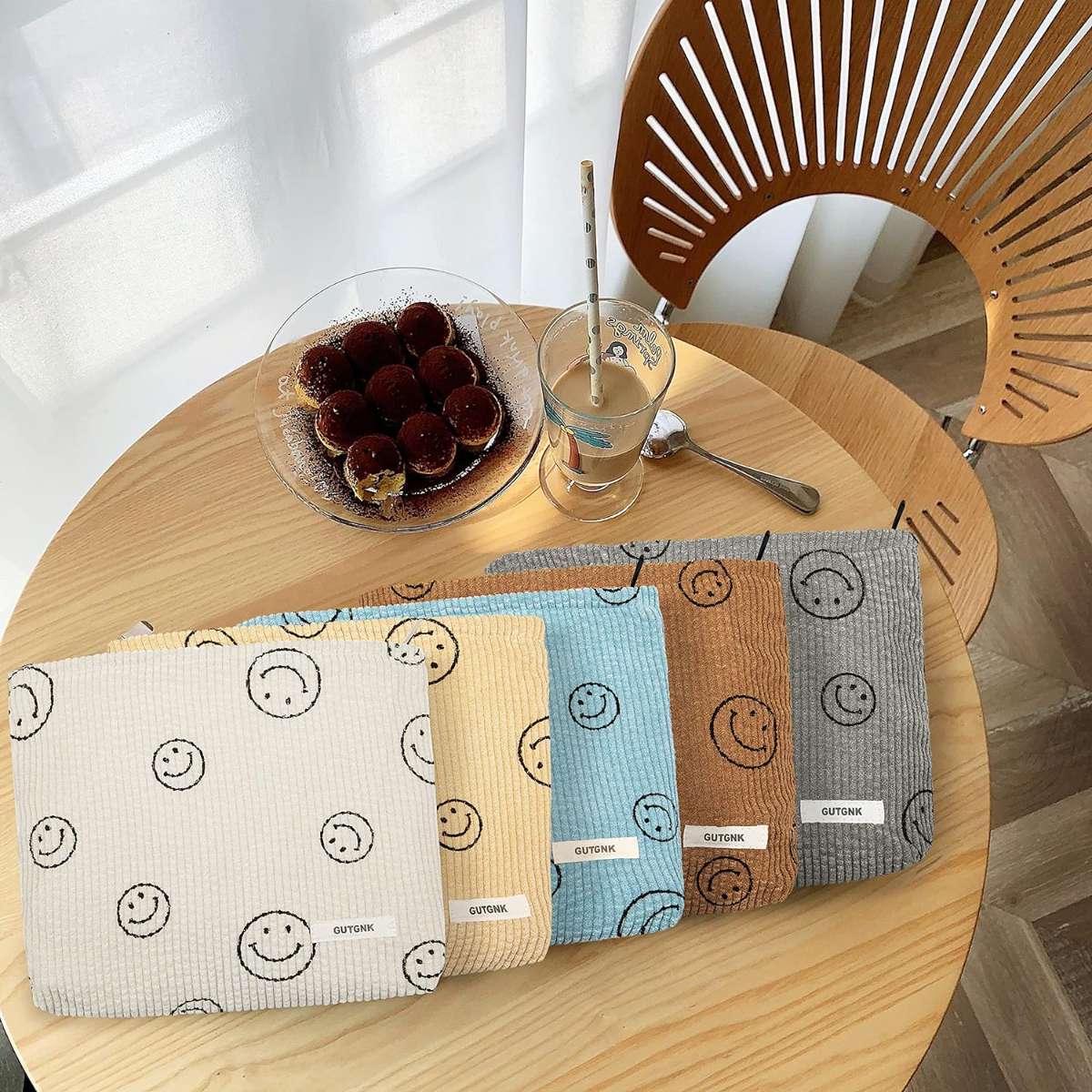 Women's Cosmetic Bag (Beige)